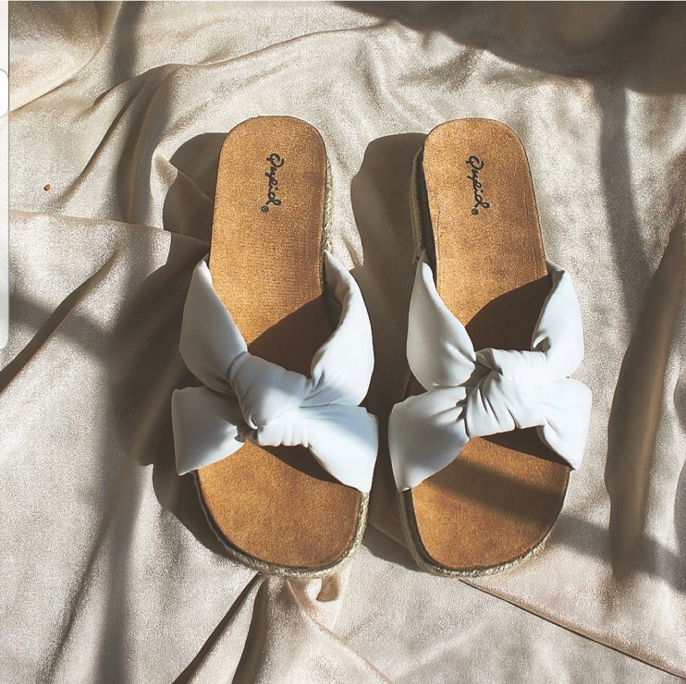 🚨FEW PAIRS LEFT// White platform Sandal - Picture 5 of 8